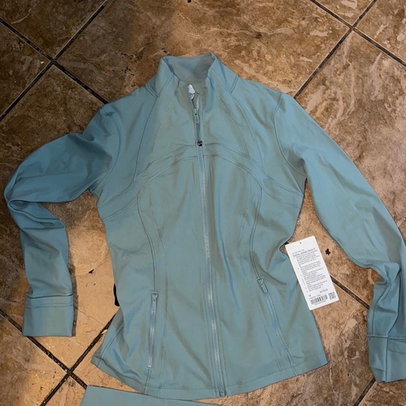 Lululemon Sage Green two piece jogging set - Picture 4 of 13